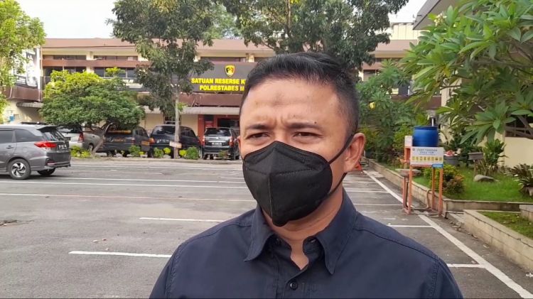 Satreskrim Polrestabes Medan dan Polsek Jajaran Tempelkan Stiker Layanan Masyarakat, Ini Tujuannya