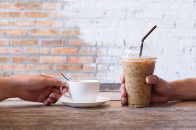 Mana yang Lebih Bagus, Minum Kopi Panas atau Dingin di Pagi Hari?