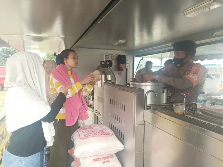 Food Truck Brimob Polri sediakan 18.000 paket Makanan ke Pengungsi Gempa Bumi Cianjur