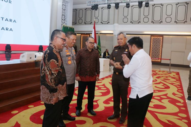 Pj Gubernur Hassanudin Serahkan Hibah Daerah ke KPU dan Bawaslu Sumut