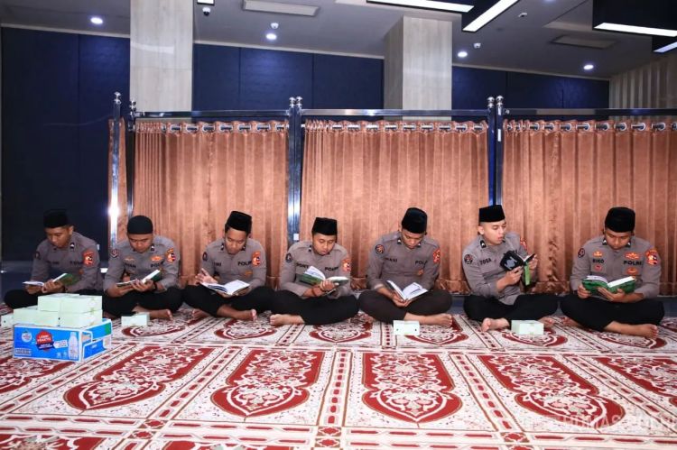 Divhumas Polri Gelar Pengajian dan Khataman Al-Qur&rsquo;an sebagai Ikhtiar Spiritual dalam Pelayanan Masyarakat