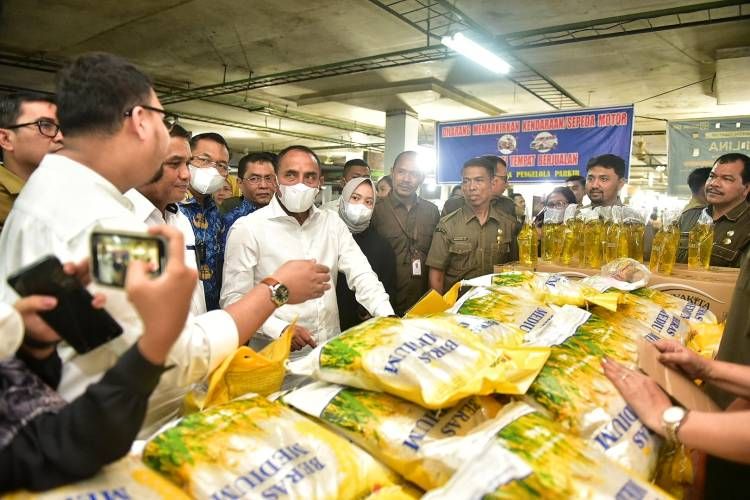 Tinjau Pasar, Gubsu Pastikan Harga Stabil dan Stok Aman