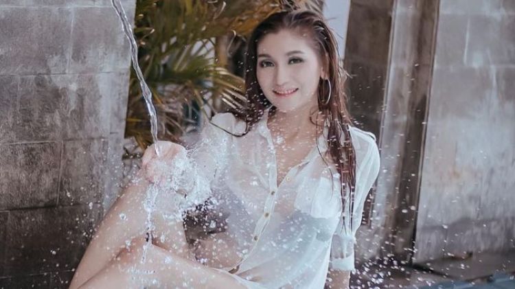 Ter-ekpos Anunya Basah-Basah, Lelaki Mana yang Tahan Melihat Body Seksi-nya