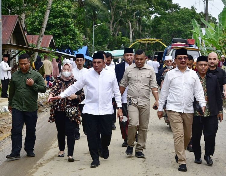Gubsu Edy Jalan Kaki 2 Km untuk Ikuti Haul ke-99 Tuan Guru Babussalam