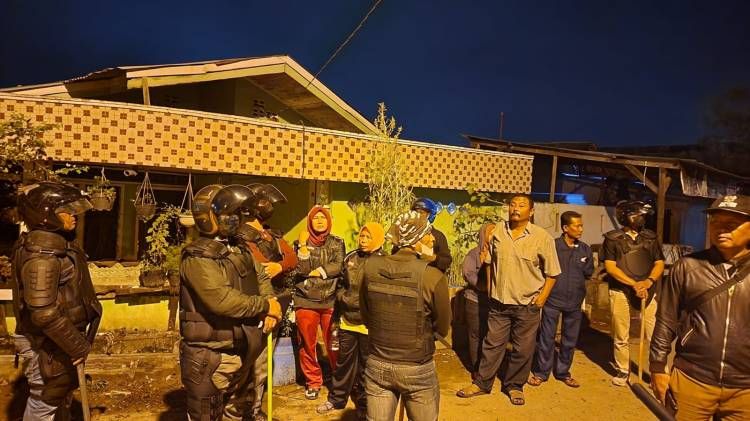 Makan Korban, Polisi Dilempari Batu dan Kaca Bubarkan Bentrok Pemuda di Belawan