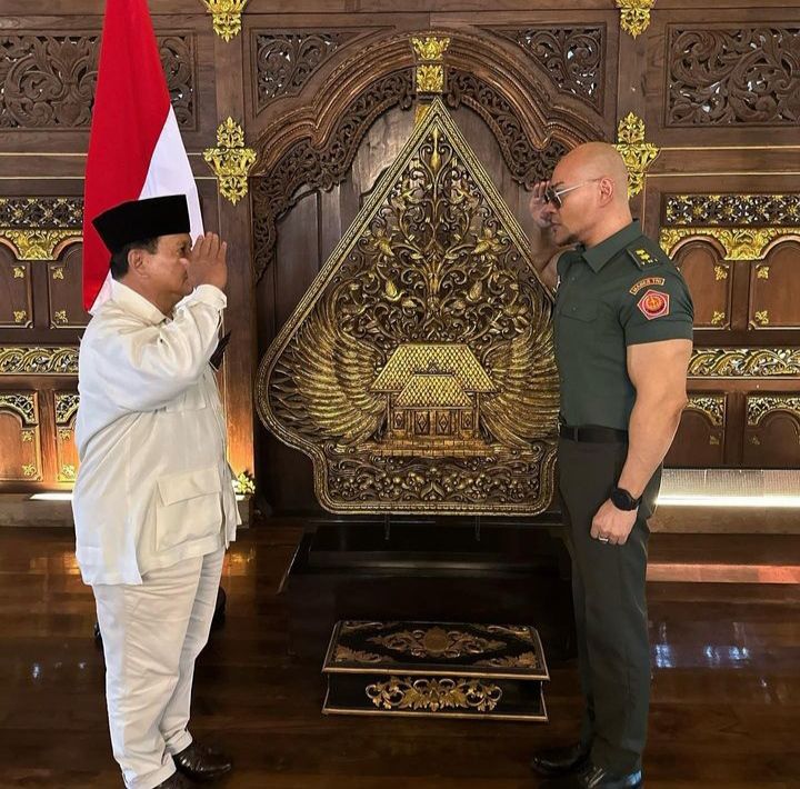 Menhan Prabowo Subianto Berikan Pangkat Letnan Kolonel Tituler kepada Deddy Corbuzier