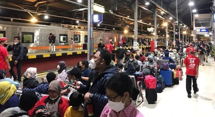 Lonjakan Mobilisasi Masyarakat Diprediksi 16,35 Persen di Libur Nataru, Dokter Paru: Kalau Sakit, Mundur!