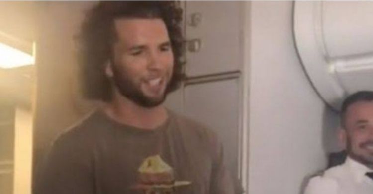 Lamar Cewek Demi Sampanye Gratis