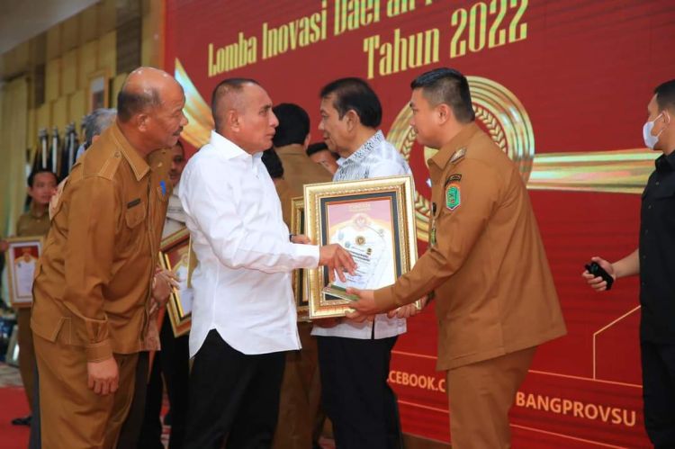 Bupati Labura Terima Penghargaan Lomba Inovasi Perangkat Daerah se-Sumut