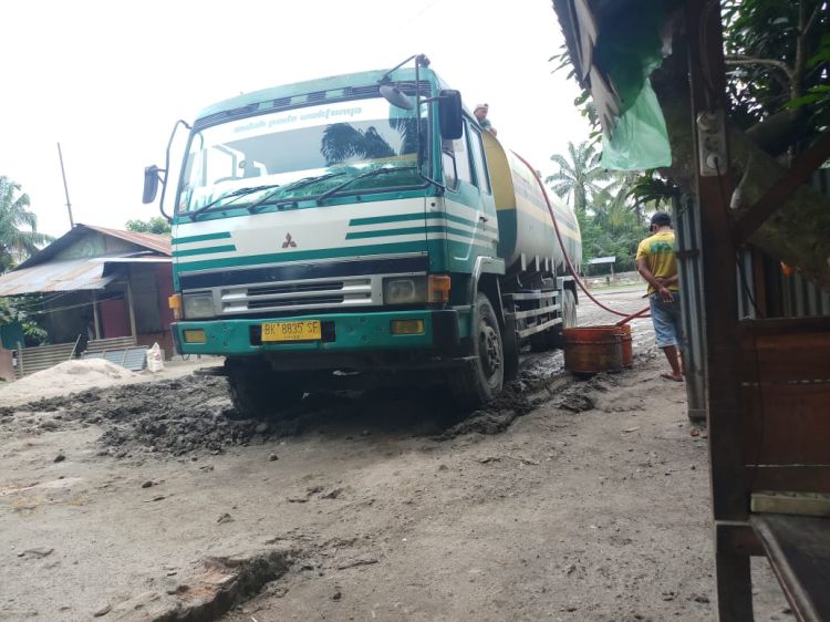 Truk CPO 'Kencing' di Jalur Lintas Air Batu Asahan Masih Marak