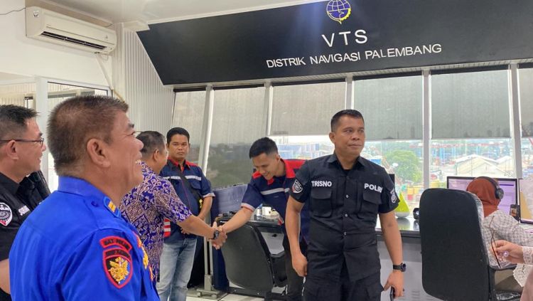 Bid Tik Polda Sumsel Jalin Komunikasi VTS Distrik Navigasi Palembang