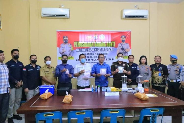 Polres Labuhanbatu Musnahkan Ribuan Barang Bukti Pil Ekstasi&nbsp;