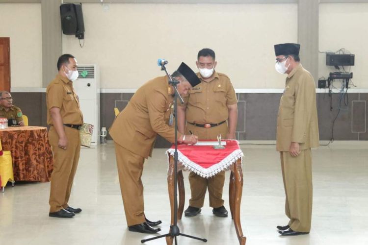 Bupati Labura Lantik Sejumlah Pejabat dan Kepala UPTD, Ini Daftarnya