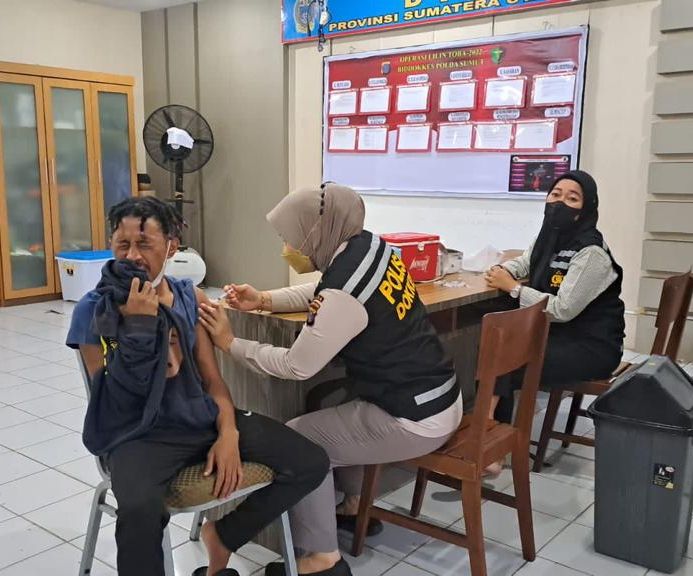 22 Mahasiswa Asal Papua Ikuti Vaksinasi di Polda Sumut