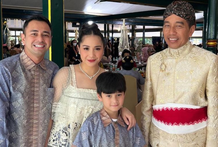 Netizen Kepo Isi Amplop Raffi Ahmad Saat Datang ke Nikahan Anak Presiden Jokowi