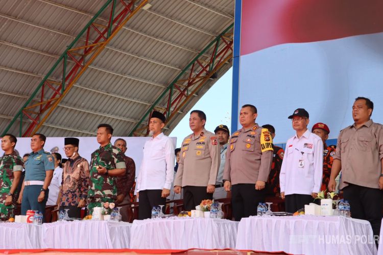 Ops NCS Polri Pimpin Deklarasi Pemilu Damai dan Bagikan 2500 Paket Sembako di Dumai