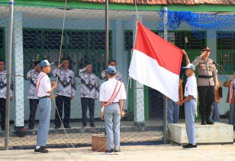 Ajak Pelajar Tertib Berlalu Lintas, Polsek Ketahun Laksanakan Kegiatan Police Goes To School