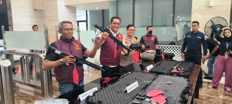 Bareskrim Limpahkan Dito Mahendra dan 12 Senjata Ilegal ke Kejari Jaksel