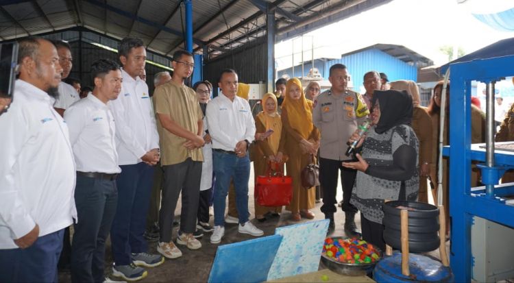 PLN Berikan Bantuan Mesin ke Bank Sampah Induk Sicanang Belawan