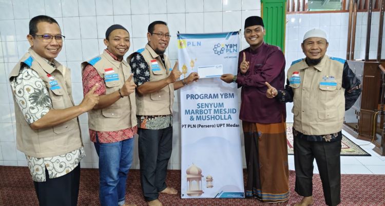 YBM PLN Medan Berikan Bantuan ke 55 Orang Dhuafa