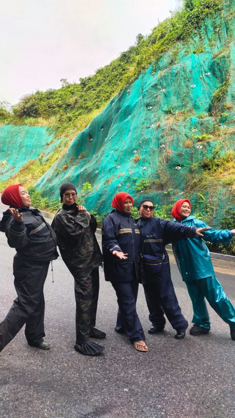 Momen Bikers Disambut Hujan Jelajahi Wisata Sumut