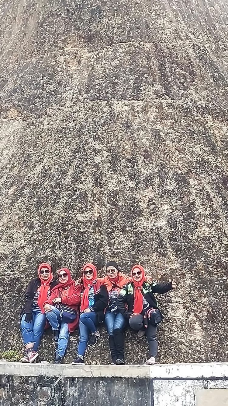 Momen Bikers Disambut Hujan Jelajahi Wisata Sumut