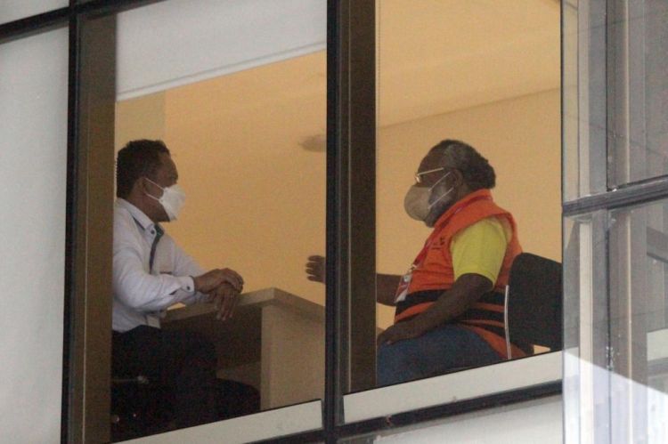 Pemeriksaan Perdana Bupati Mimika di KPK